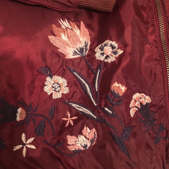 NEEDS TO GO Francesca’s satin bomber jacket - Picture 3 of 5